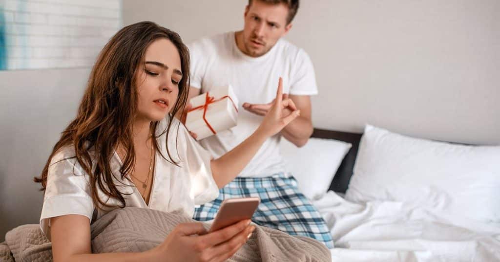 Wife ignoring husband's gift because of a mobile phone
